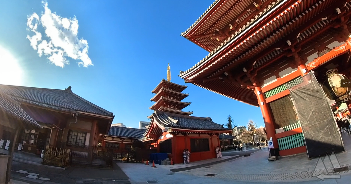 2021年年末の浅草浅草寺は着物姿の日本風情でなかなか良い風景