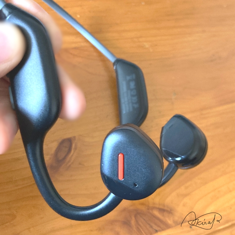 耳穴フリーなイヤホンearphone